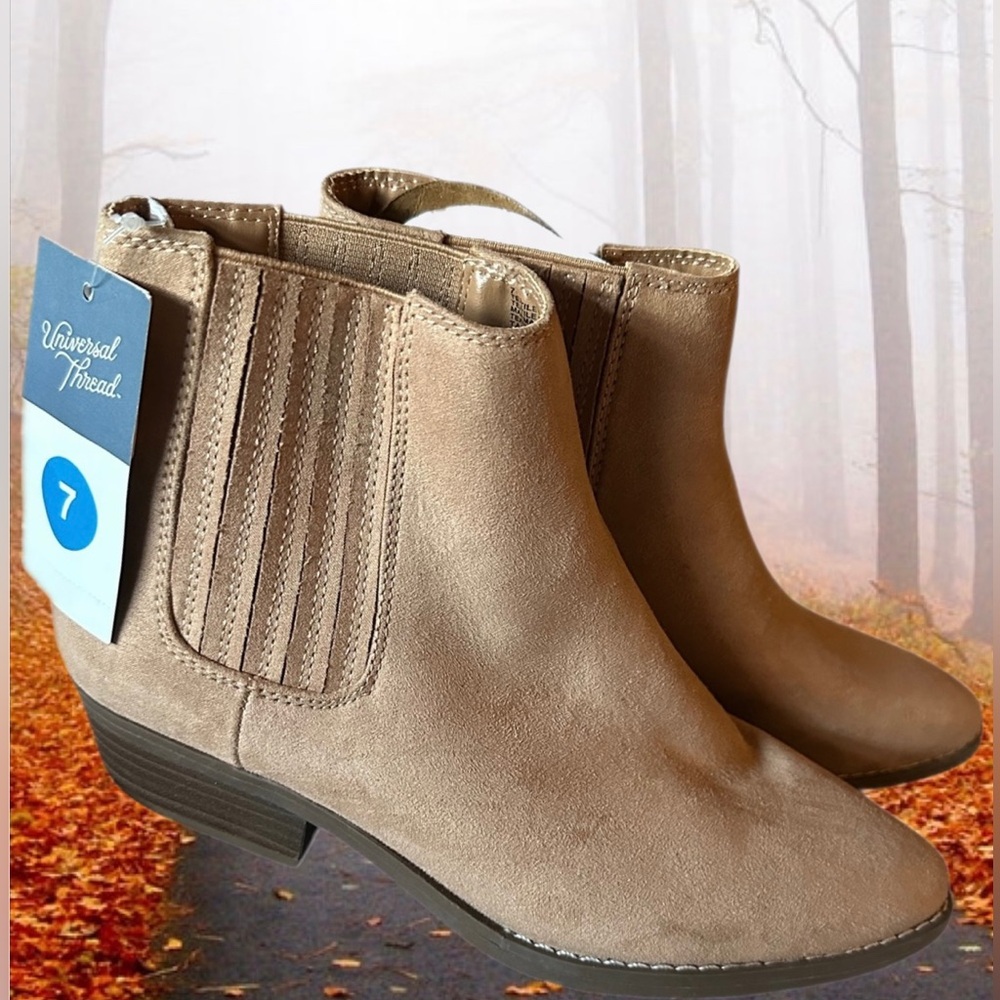 Universal Thread Tan Faux Suede “Alena” Ankle Boots with Memory Foam- Sz 7 NWT